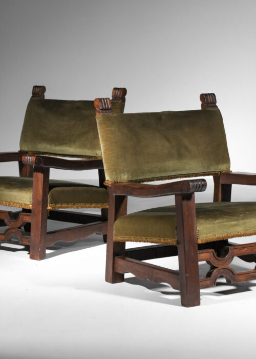 large paire de fauteuils brutalistes en bois massif et velour vert années 60/70 I138