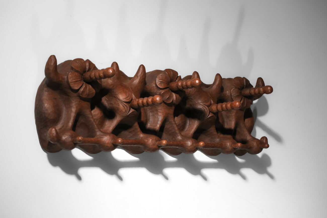 Porte manteau bois massif sculpté art populaire années 50