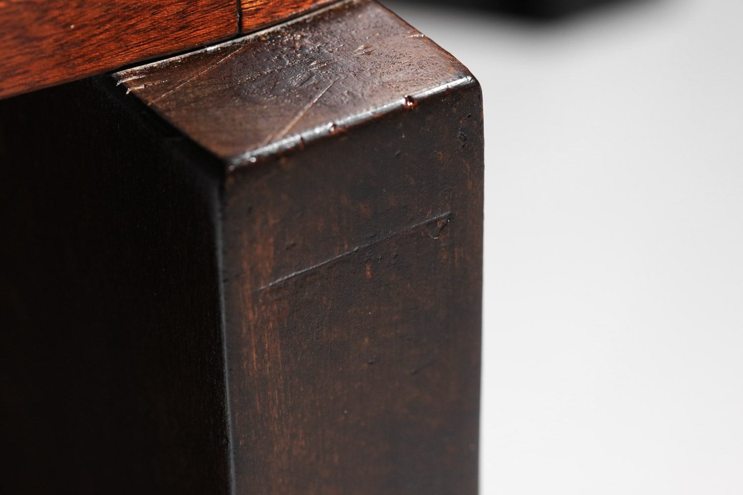 table basse ronde andré sornay cloutée années 30 40