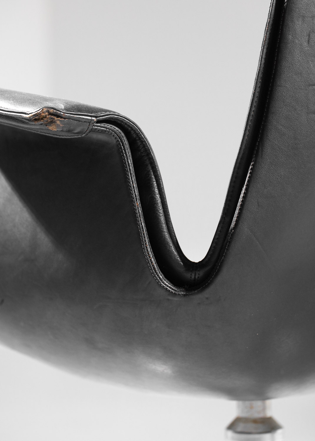 fauteuil de bureau danois Preben Fabricius et Jorgen Kastholm cuir noir Alfred Kill modèle 6772 - H432