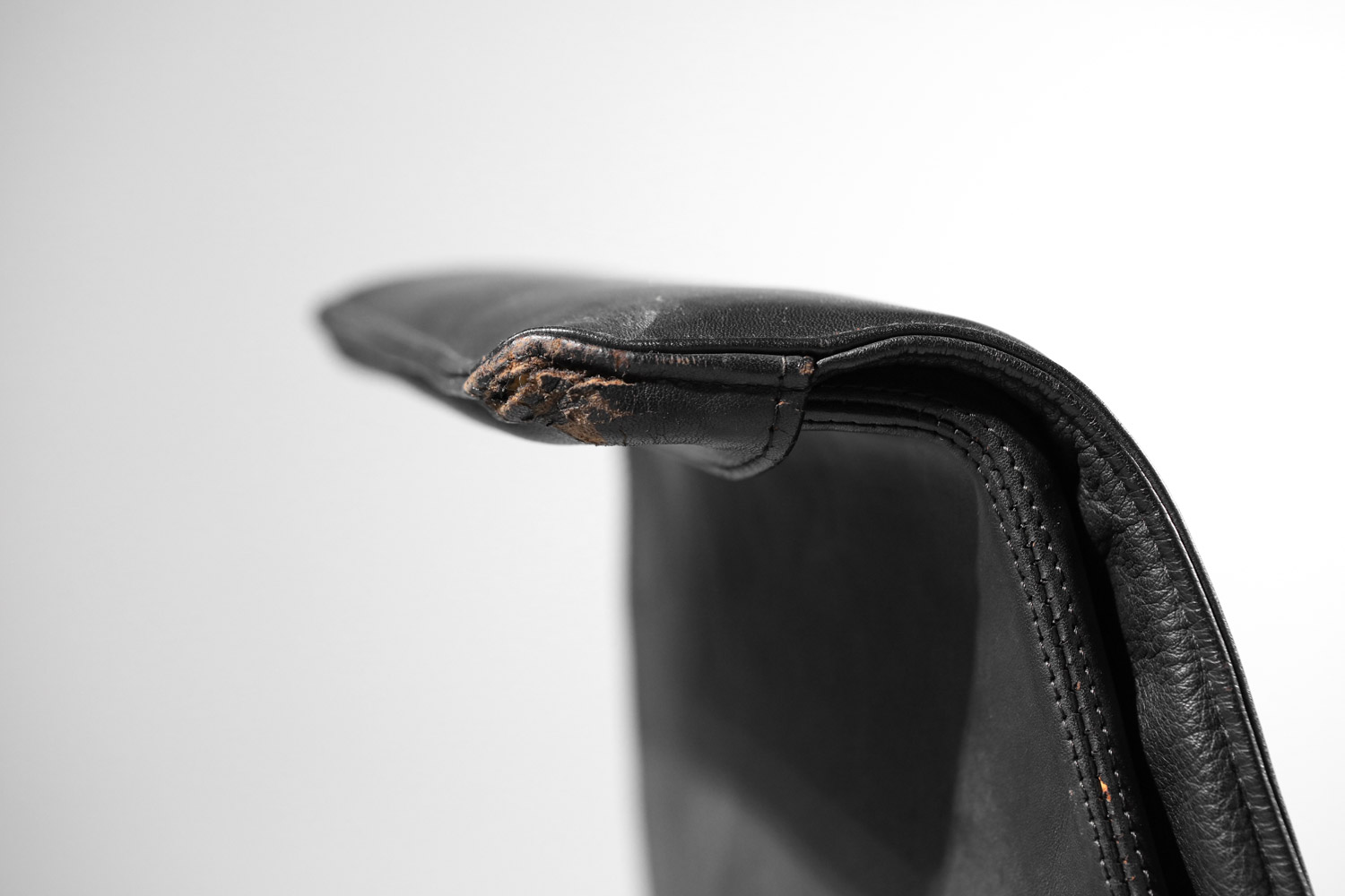 fauteuil de bureau danois Preben Fabricius et Jorgen Kastholm cuir noir Alfred Kill modèle 6772 - H432