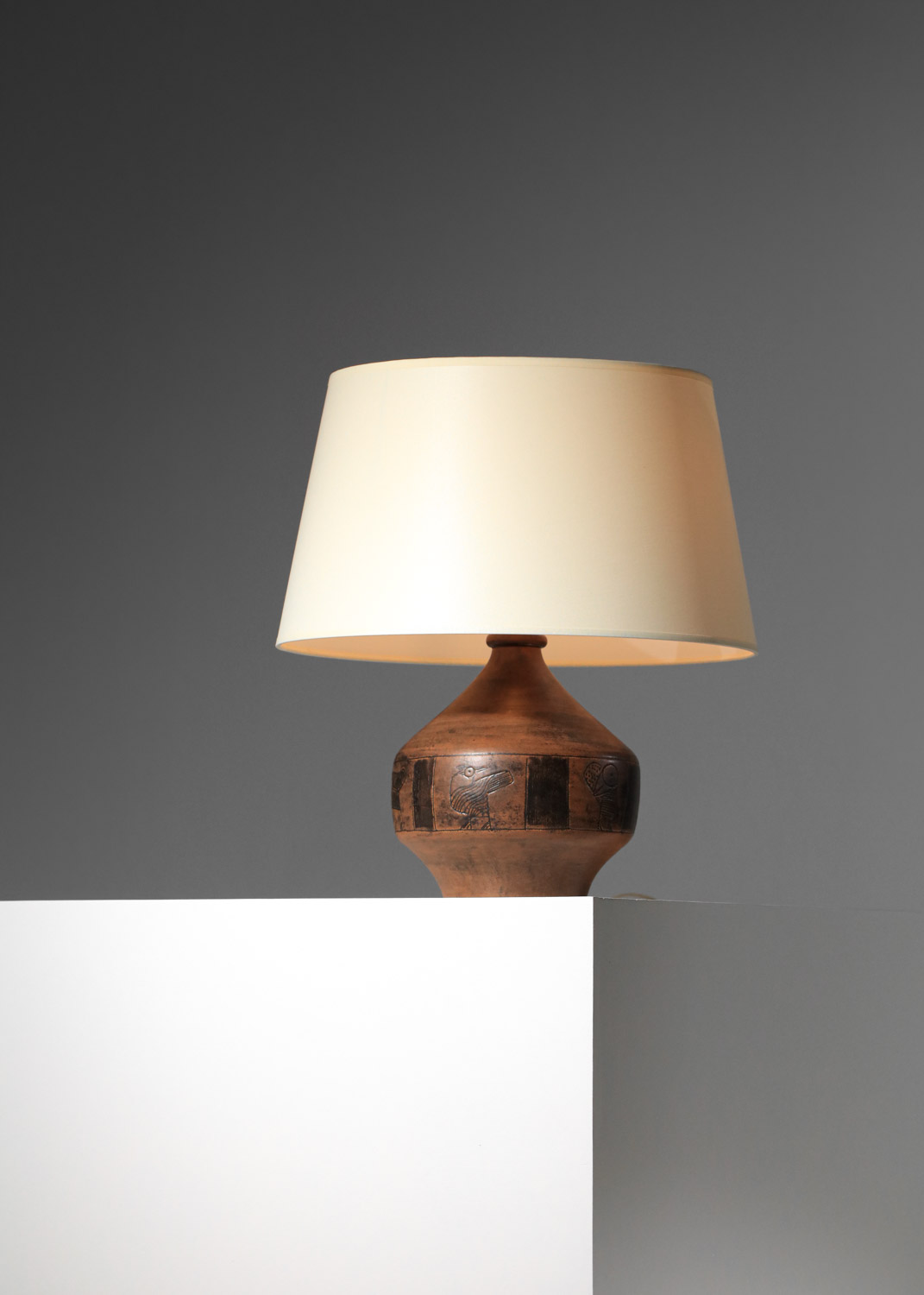 lampe en céramique jacques blin marron à décor d'oiseau