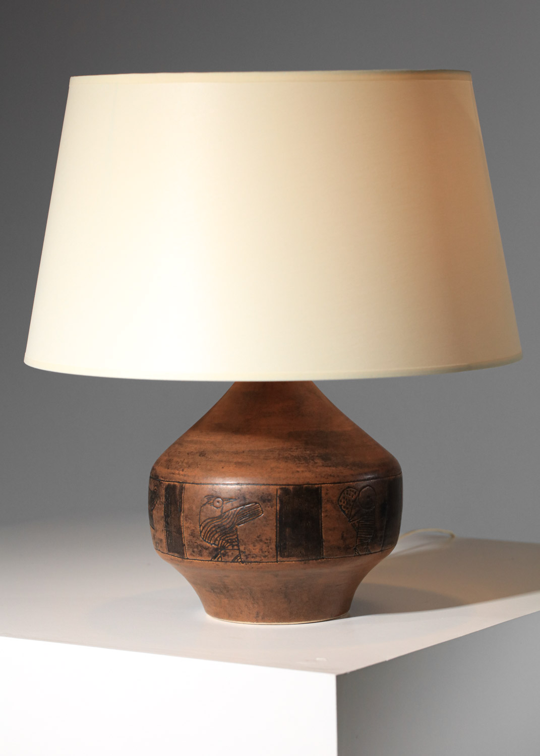 lampe en céramique jacques blin marron à décor d'oiseau