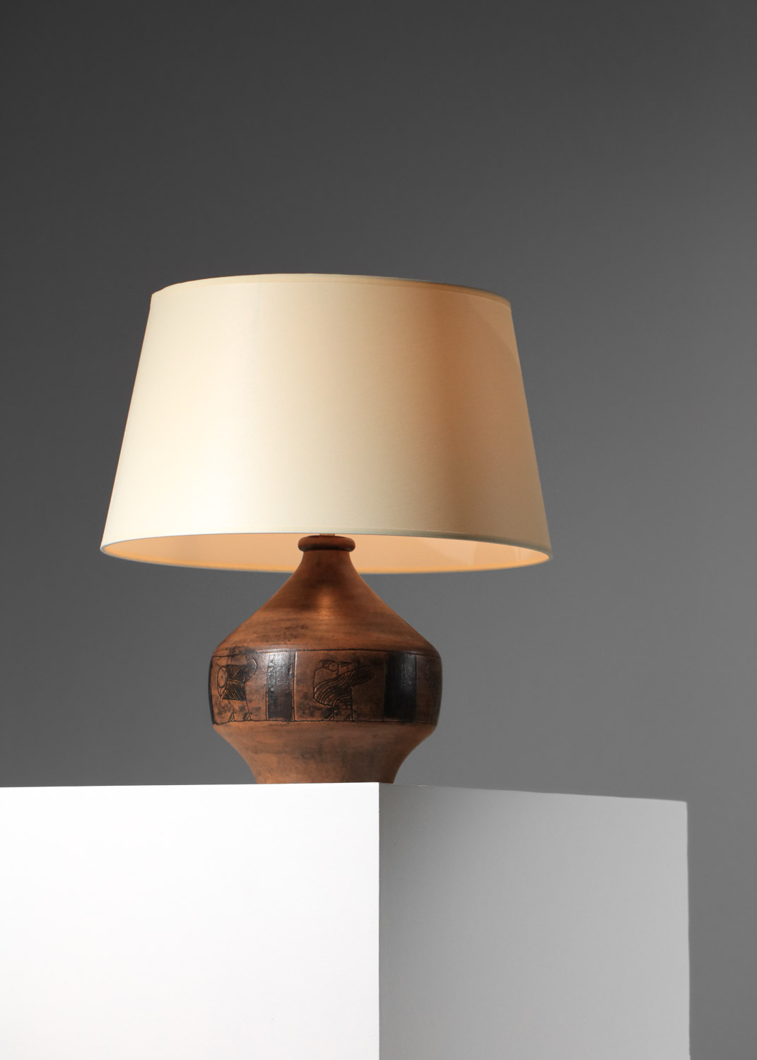 lampe en céramique jacques blin marron à décor d'oiseau