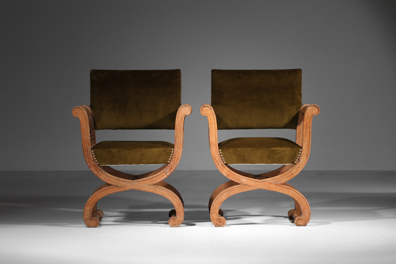 paire de fauteuils dagobert par rené et gilbert schmitt des années 40 en chêne cérusé - J013