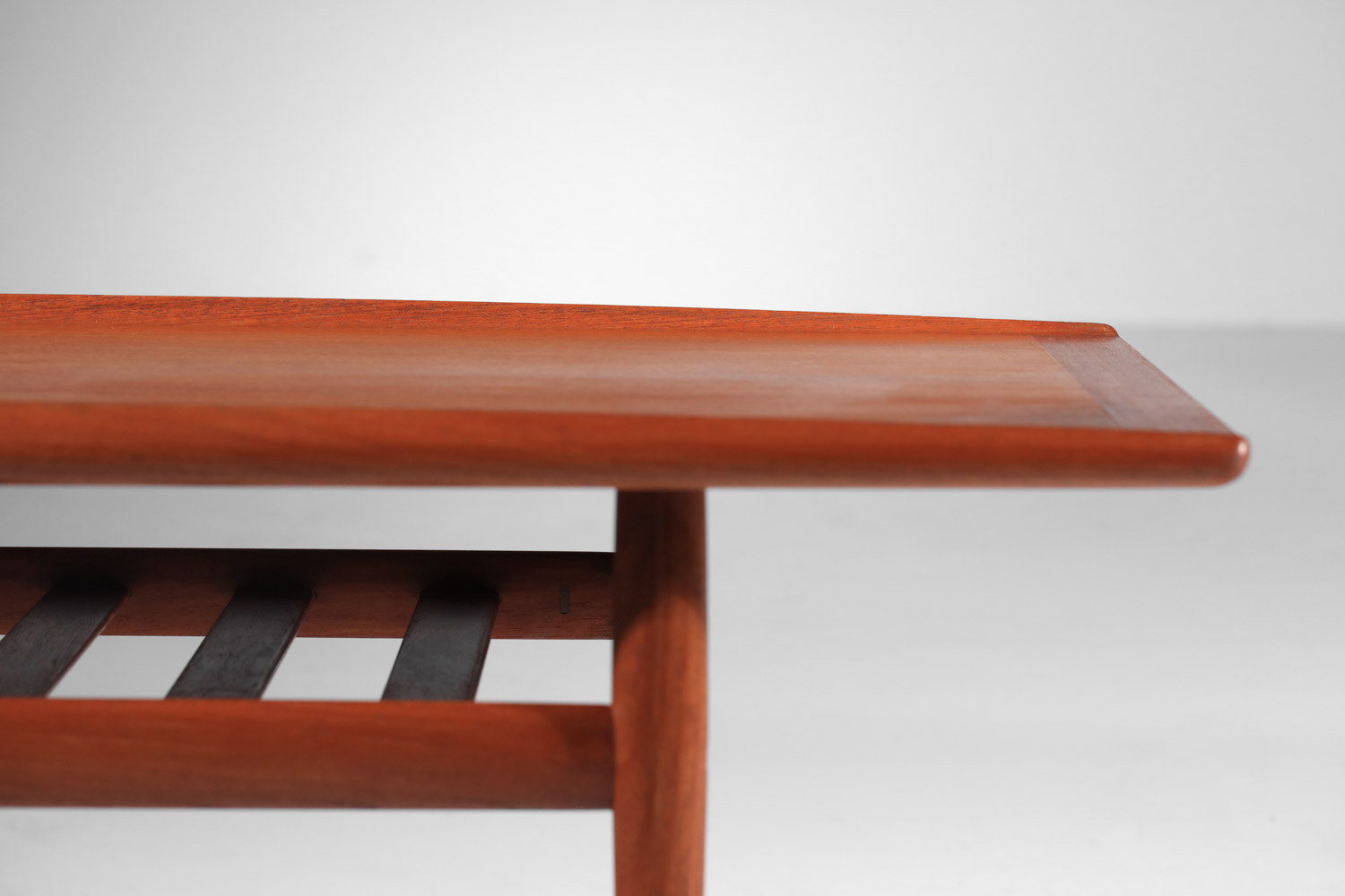 table basse danoise scandinave en teck par grete jalk - J071