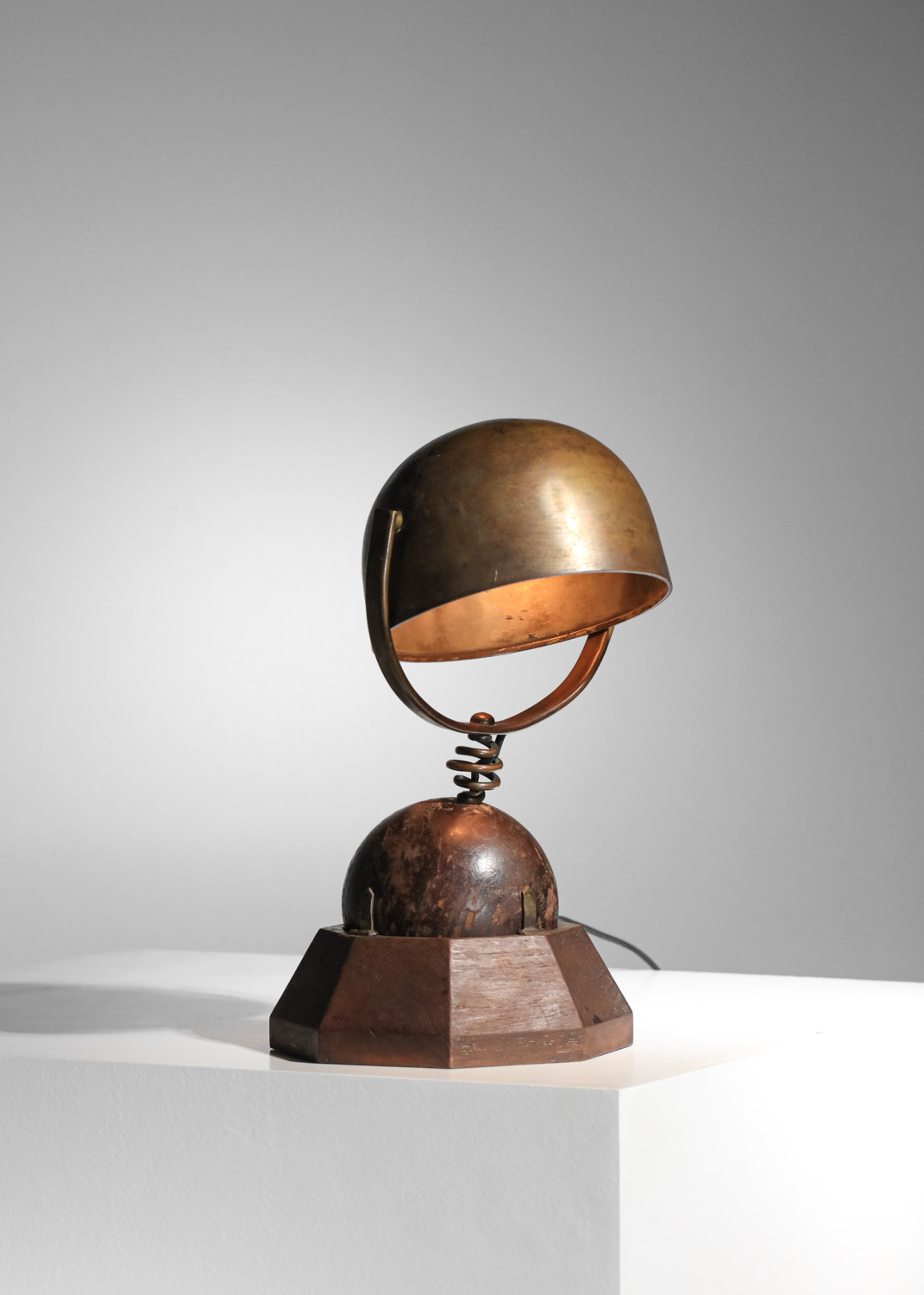 grande lampe de table en bois et laiton années 50 dans le goût de felix aublet H681