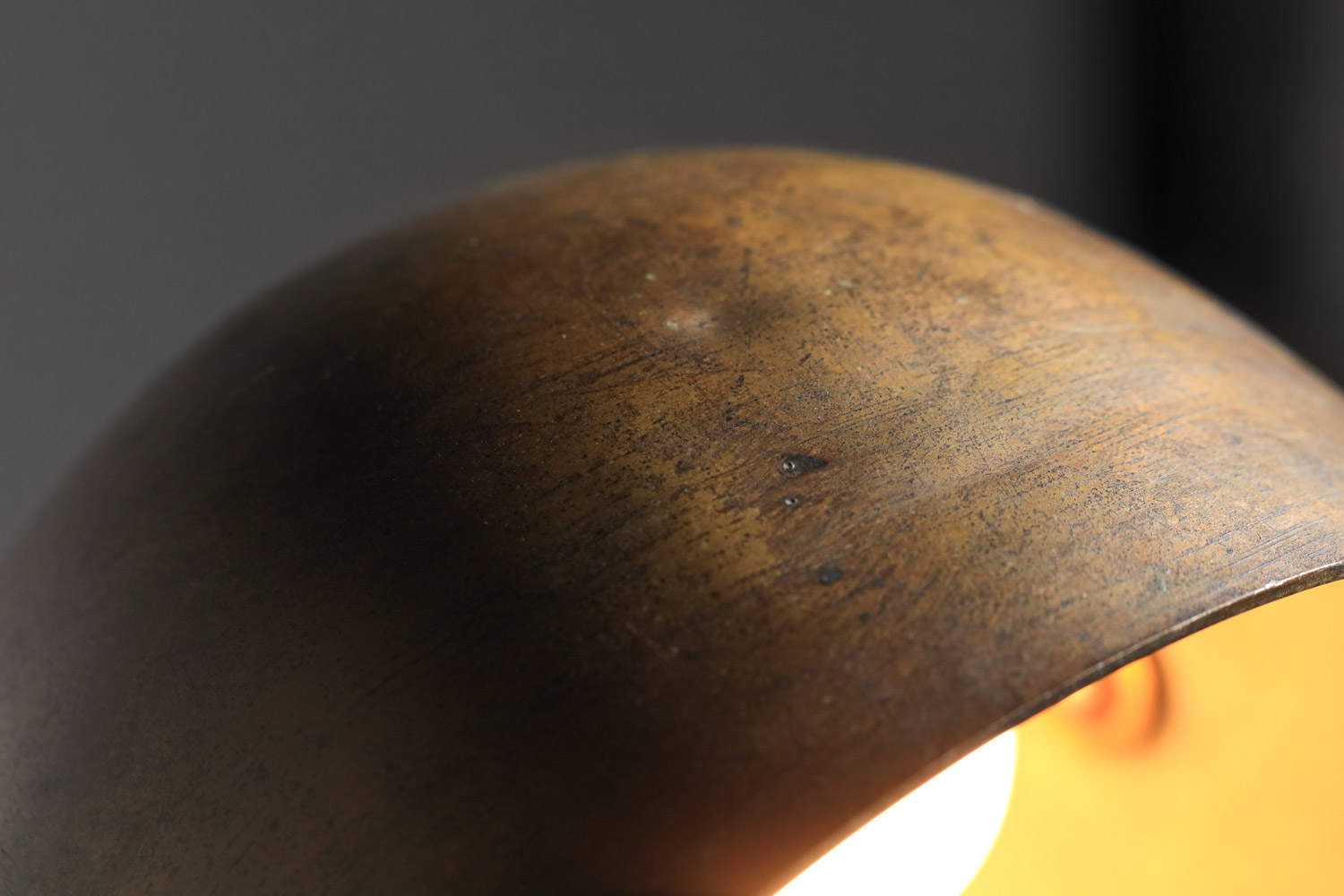 grande lampe de table en bois et laiton années 50 dans le goût de felix aublet H681