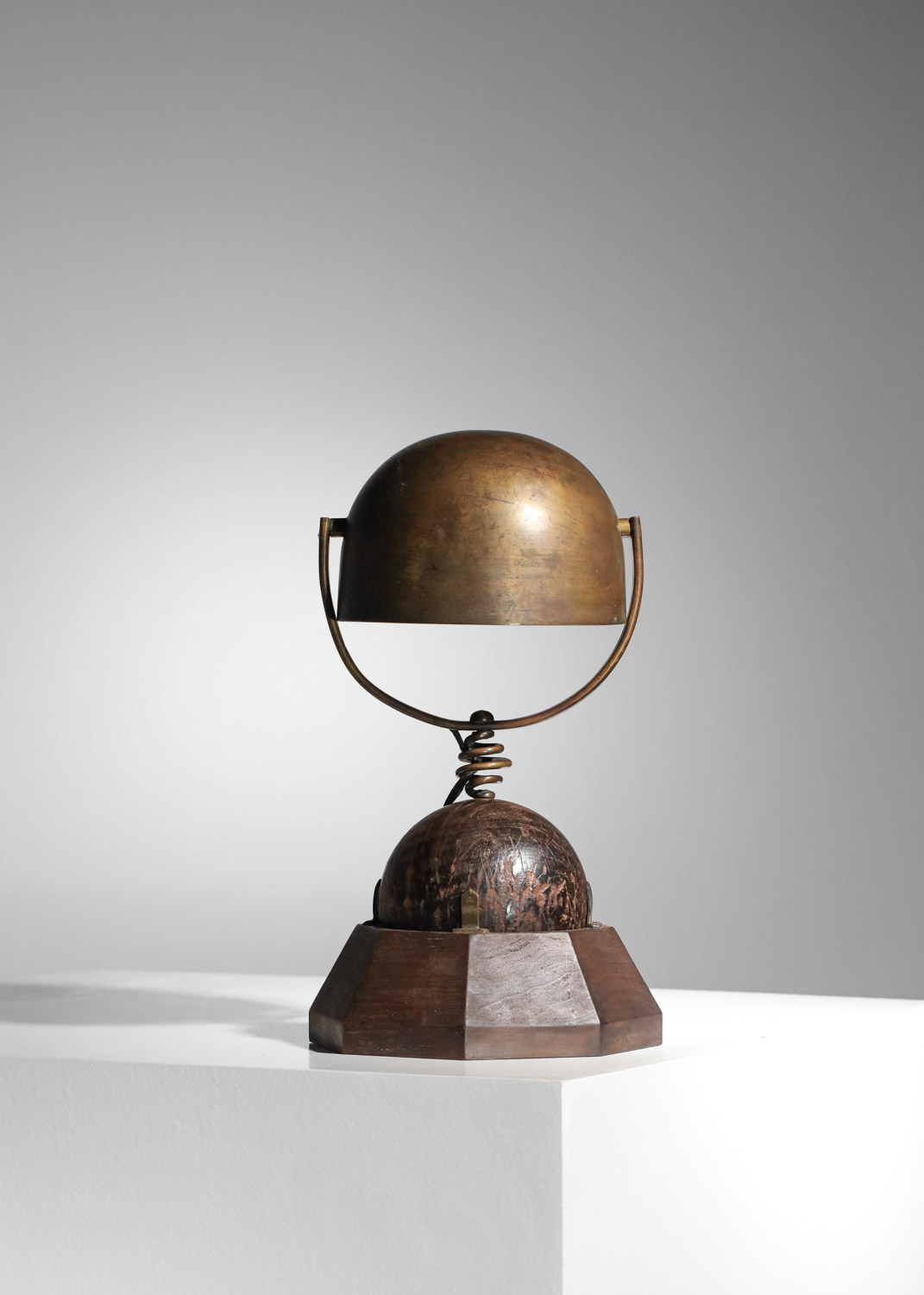 grande lampe de table en bois et laiton années 50 dans le goût de felix aublet H681