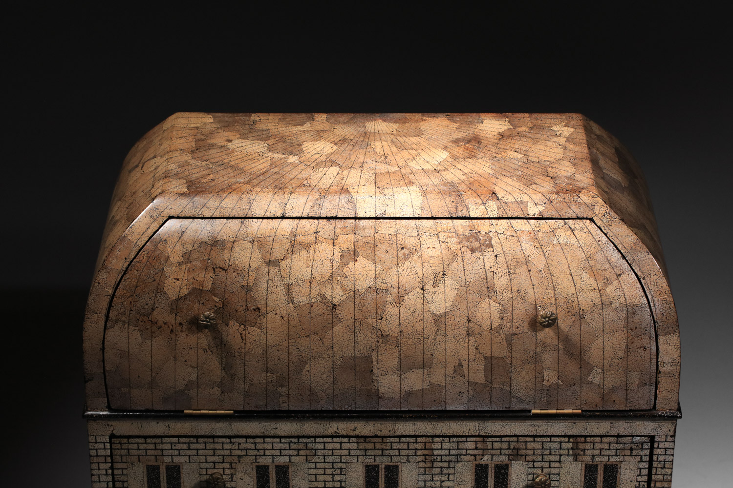 commode trompe l'oeil façade d'immeuble placage de coquilles d'oeufs attribuée à thierry voeltzel