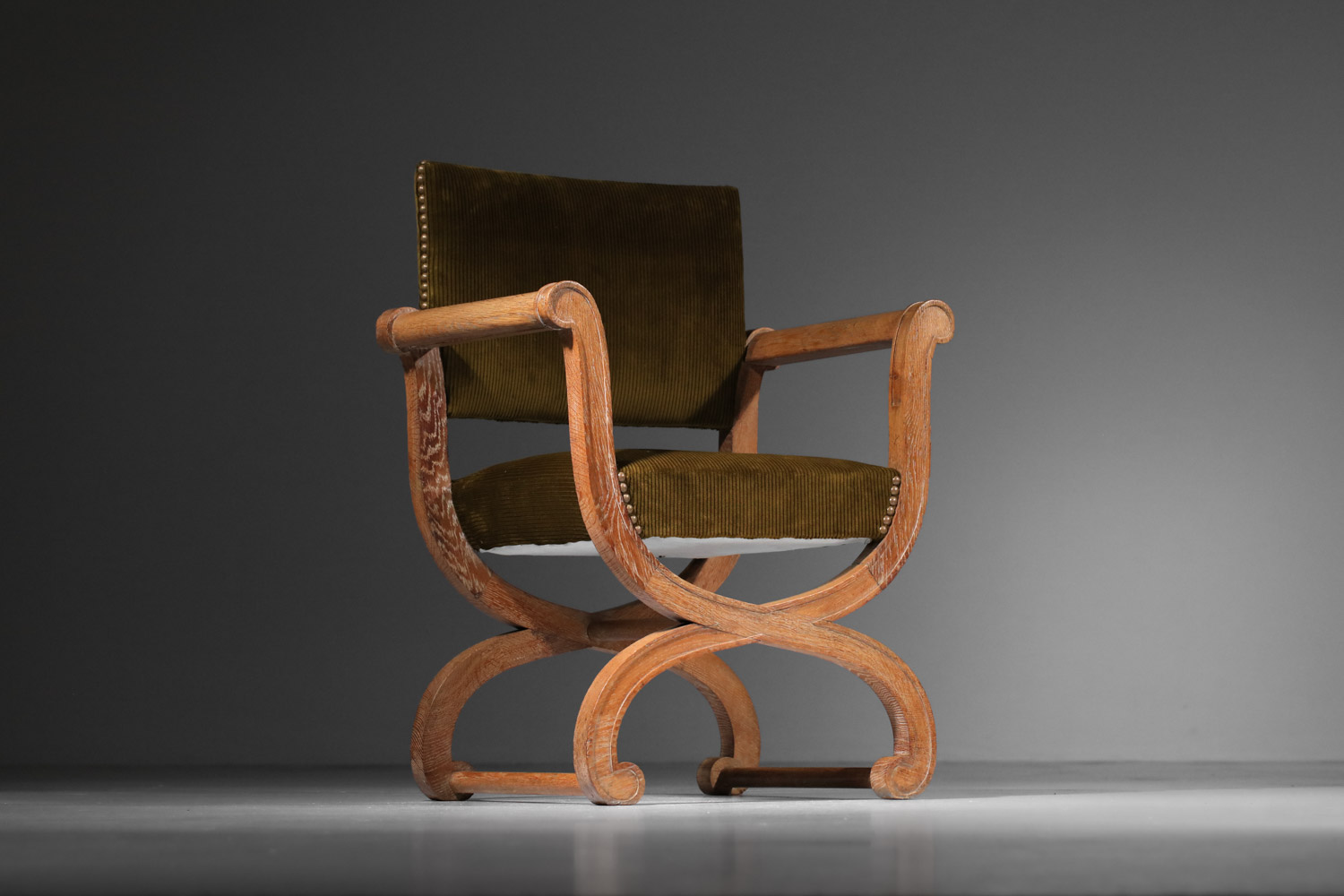 paire de fauteuils dagobert par rené et gilbert schmitt des années 40 en chêne cérusé - J013