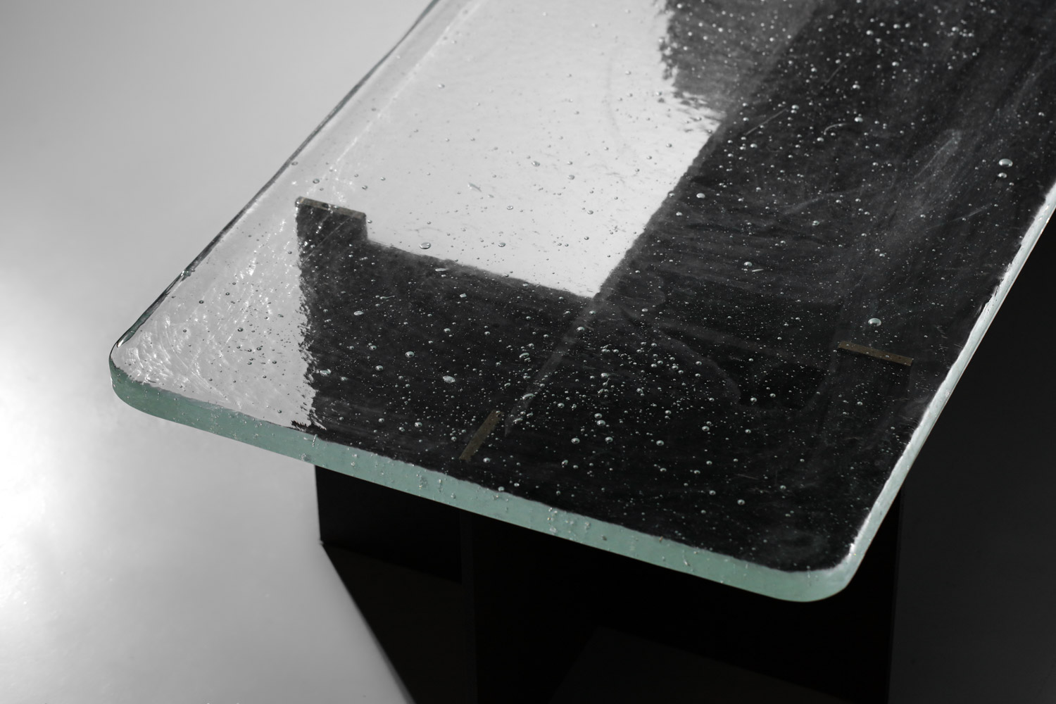 table basse danke studio dalle de verre transparente et acier - DK023/2
