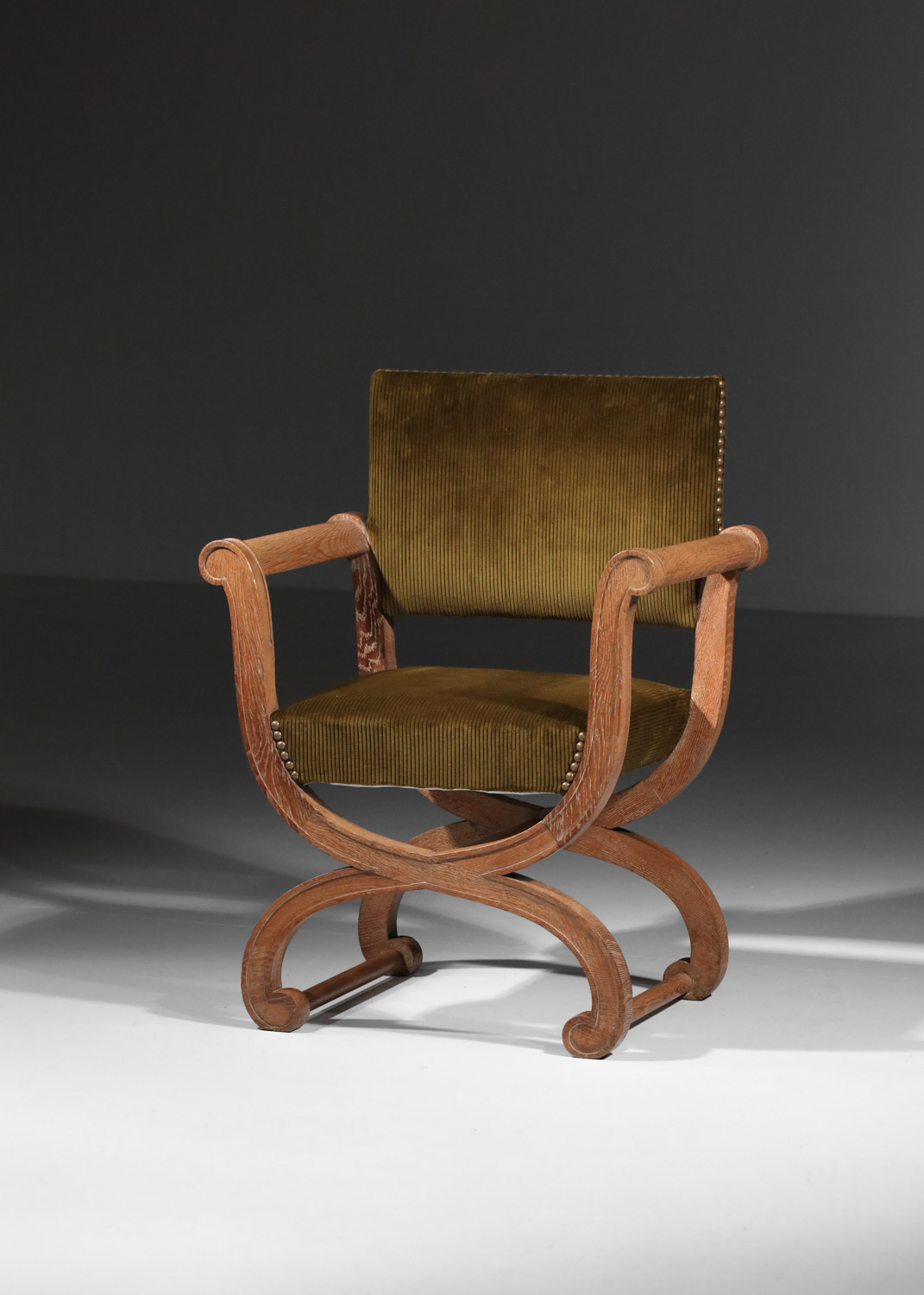 paire de fauteuils dagobert par rené et gilbert schmitt des années 40 en chêne cérusé - J013