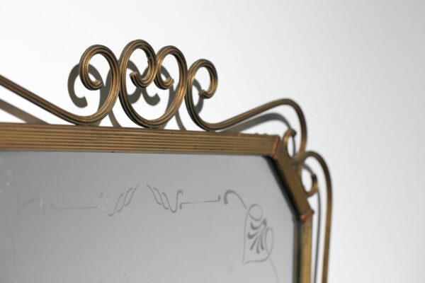 Grand miroir italien à volutes en laiton et cuivre des années 60