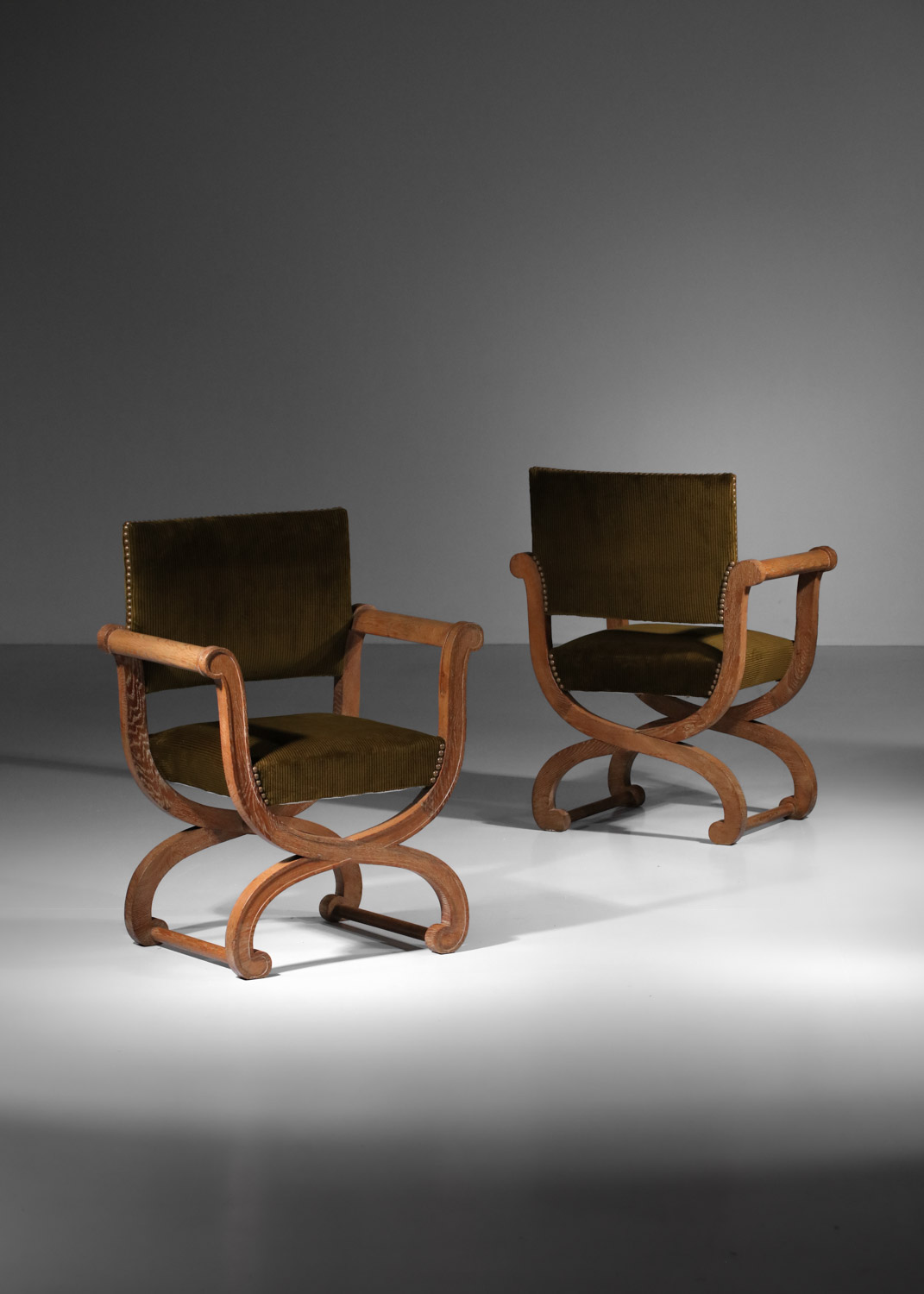paire de fauteuils dagobert par rené et gilbert schmitt des années 40 en chêne cérusé - J013