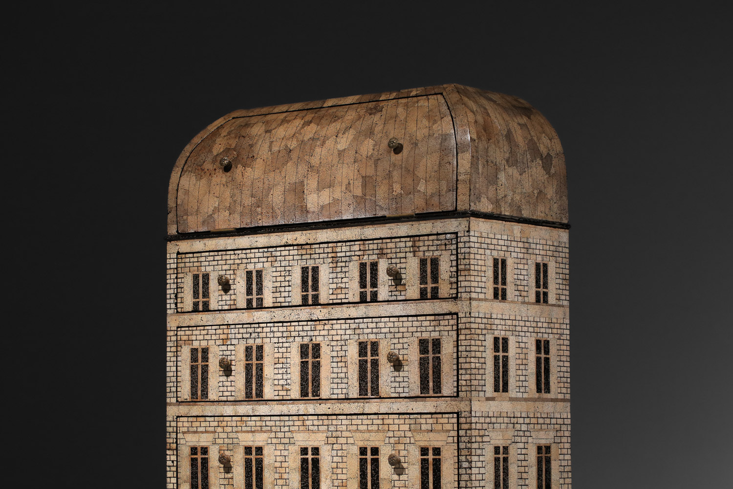 commode trompe l'oeil façade d'immeuble placage de coquilles d'oeufs attribuée à thierry voeltzel