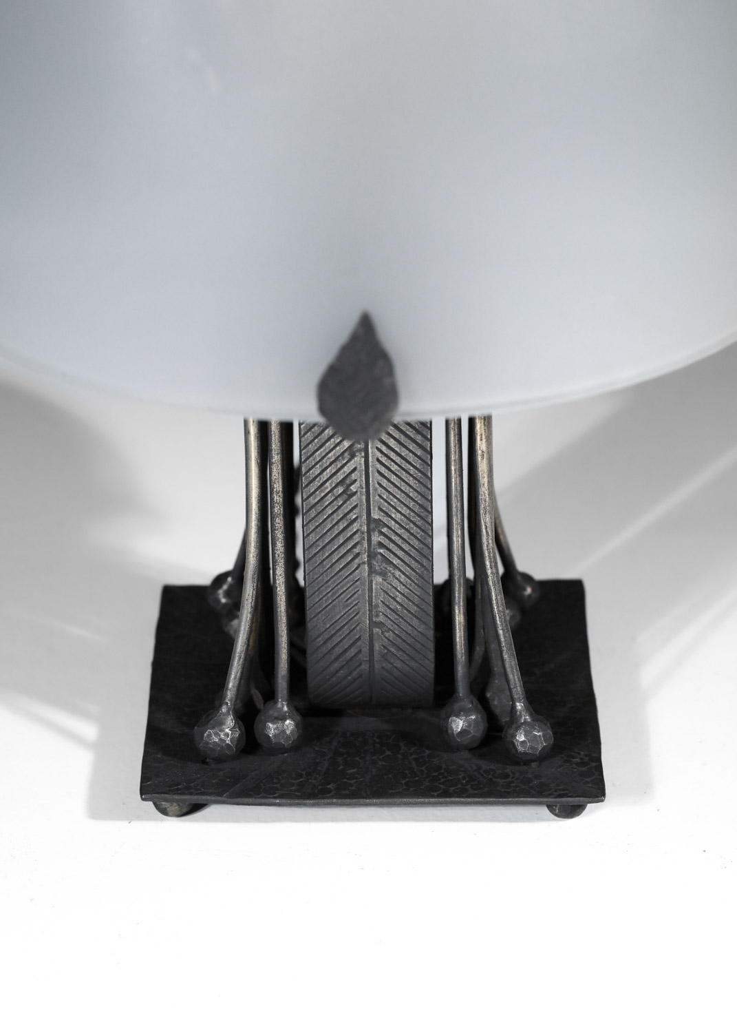 lampe de table des années 30 art déco obus en verre H080