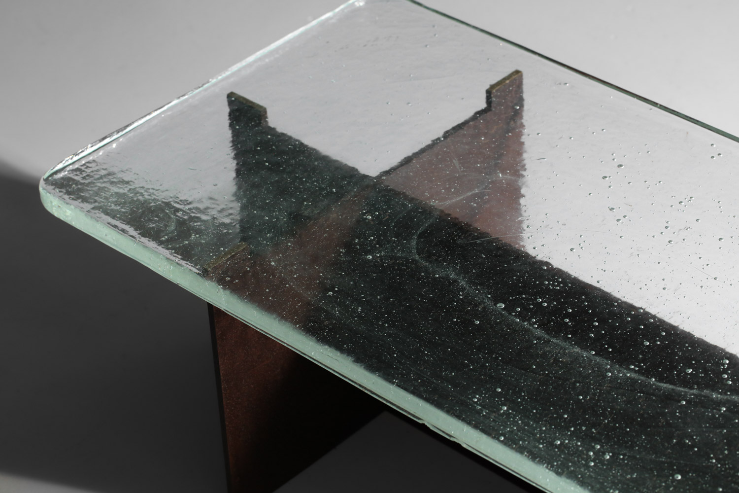 table basse danke studio dalle de verre transparente et acier - DK023/2