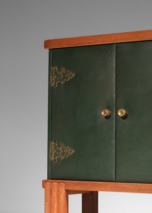 meuble cabinet bar des années 40 en chêne brossé et cuir