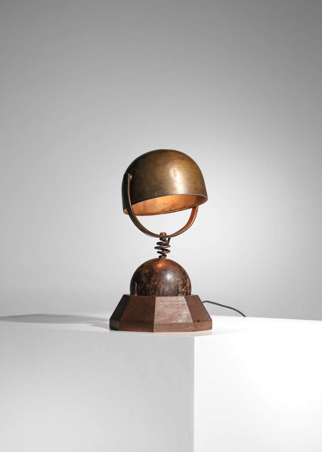 grande lampe de table en bois et laiton années 50 dans le goût de felix aublet H681