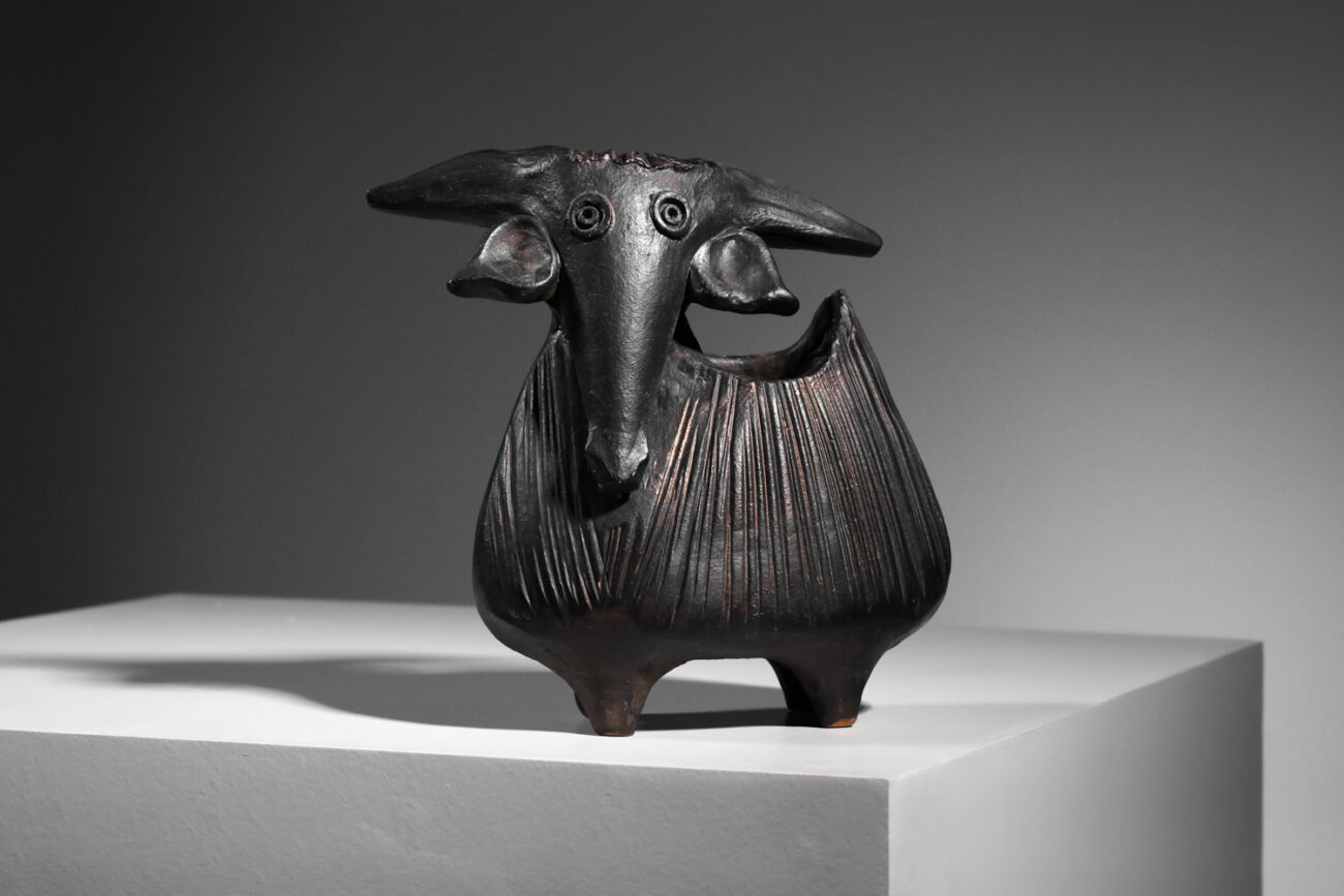 vase chêvre de dominique pouchain en céramique noire I691