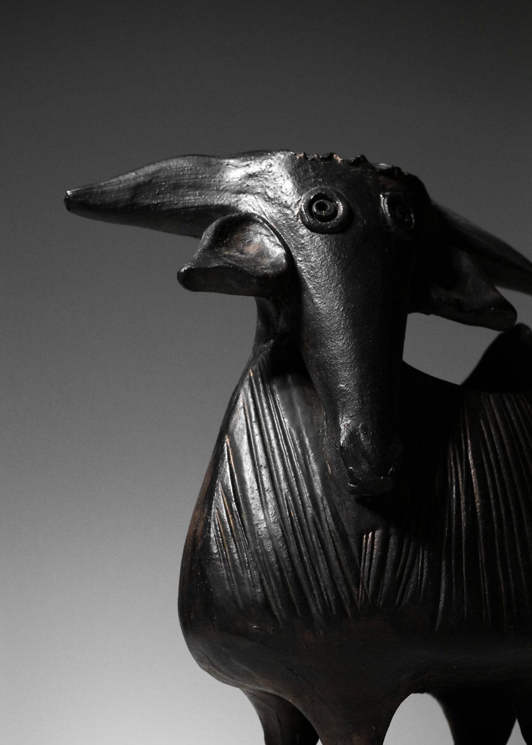 vase chêvre de dominique pouchain en céramique noire I691
