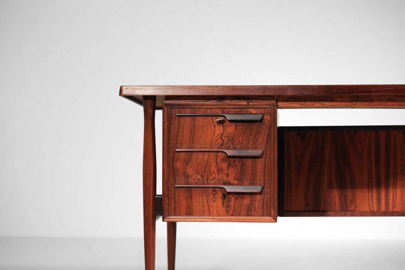 bureau danois en palissandre de rio scadinave H544
