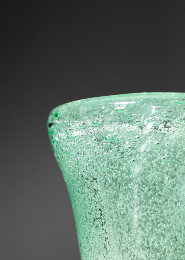 petit vase en verre bullé vert Daum Nancy france années 50 - I228