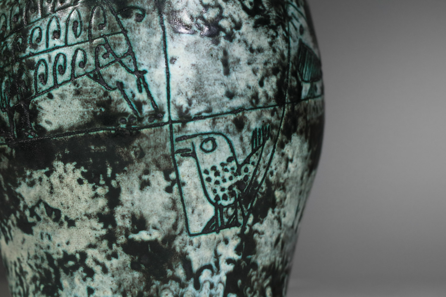 grand vase de Jacques Blin en céramique verte animaux - I534