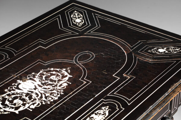 bureau napoléon III en bois noirci et marqueterie d'os - J436