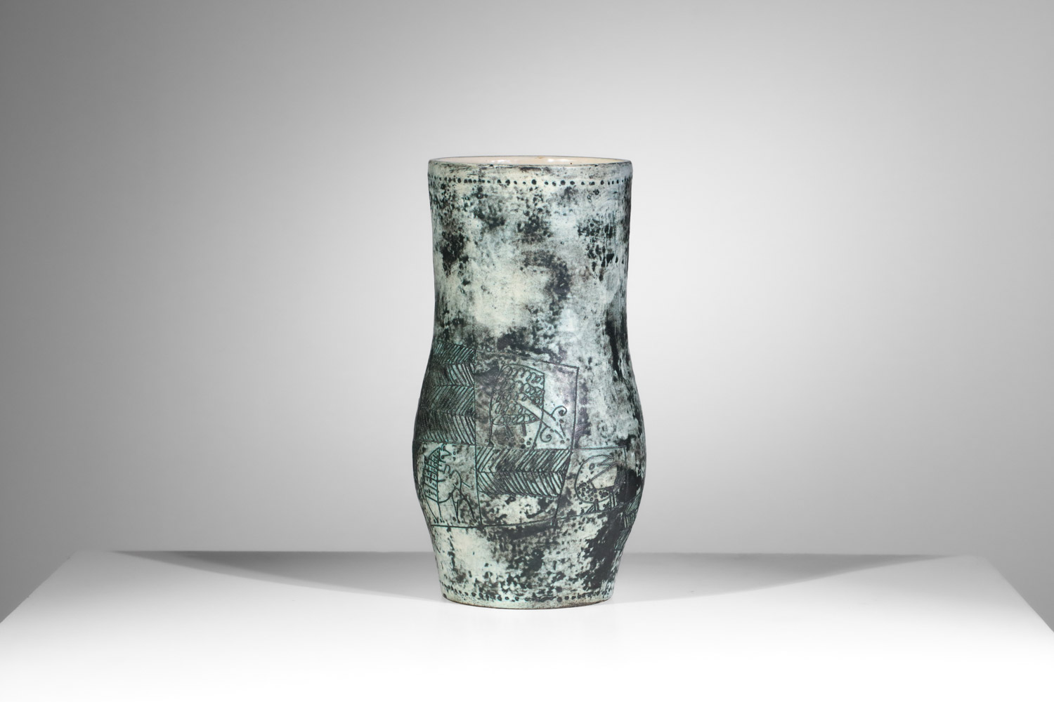 grand vase de Jacques Blin en céramique verte animaux - I534