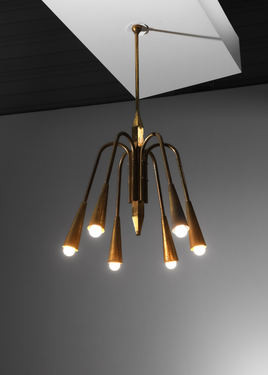 lustre moderniste en laiton massif 6 bras patiné - I614