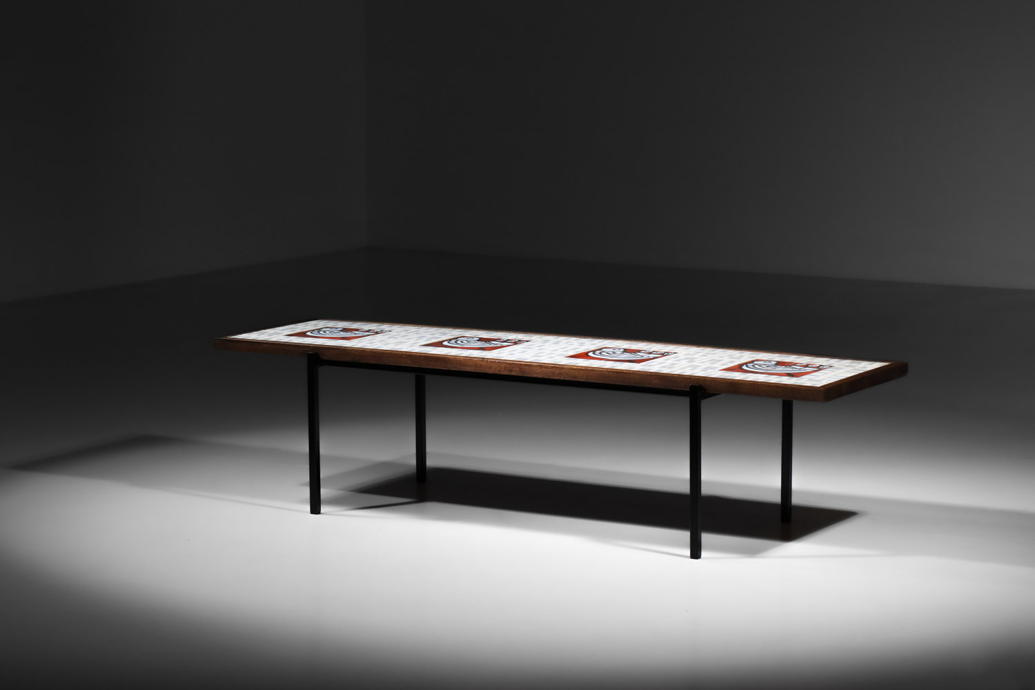 table basse en céramique roger capron à décor de coqs poules des années 50 vallauris - E485