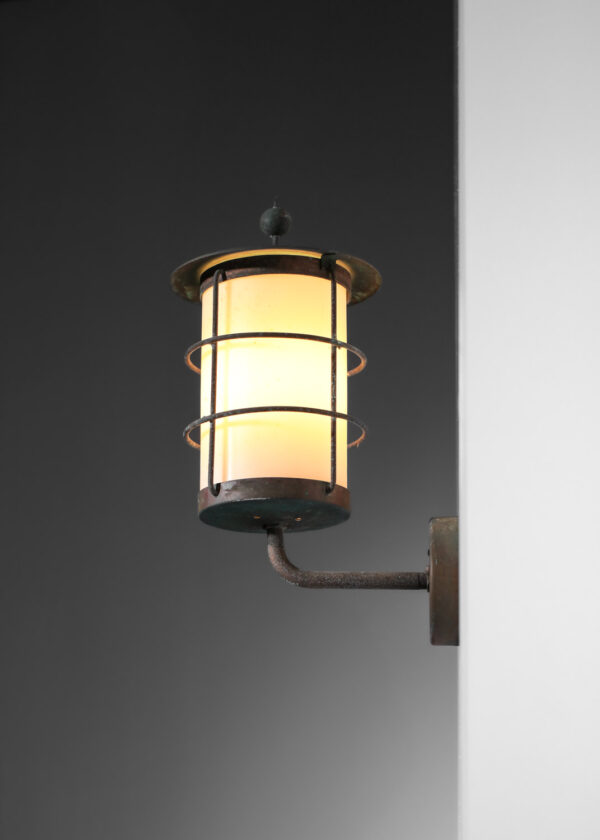 applique suédoise des années 60 en cuivre et opaline - J490