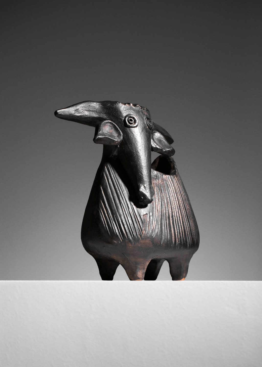 vase chêvre de dominique pouchain en céramique noire I691