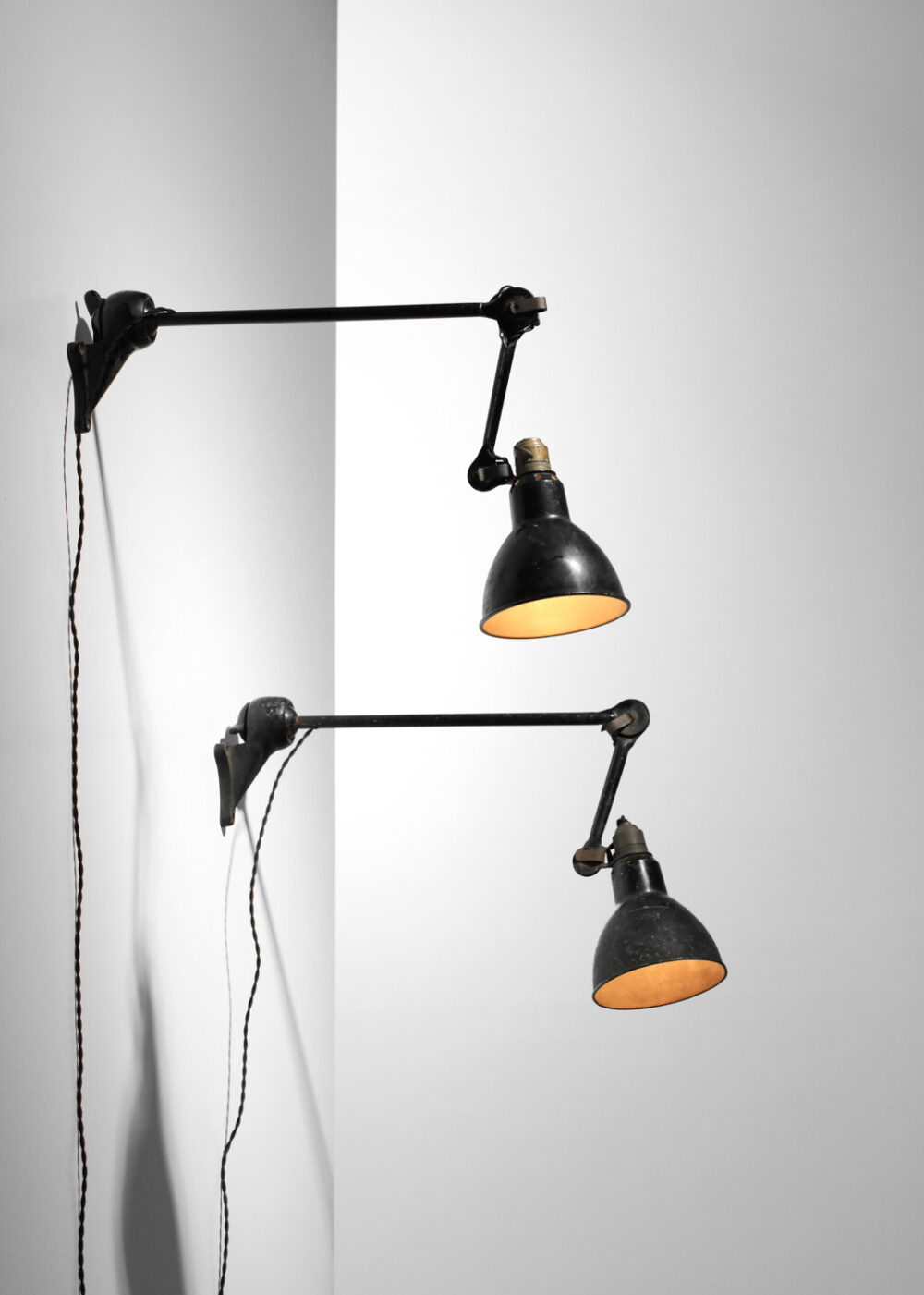 paire de lampe Bernard Albin Gras model 201 le Corbusier G612 G538