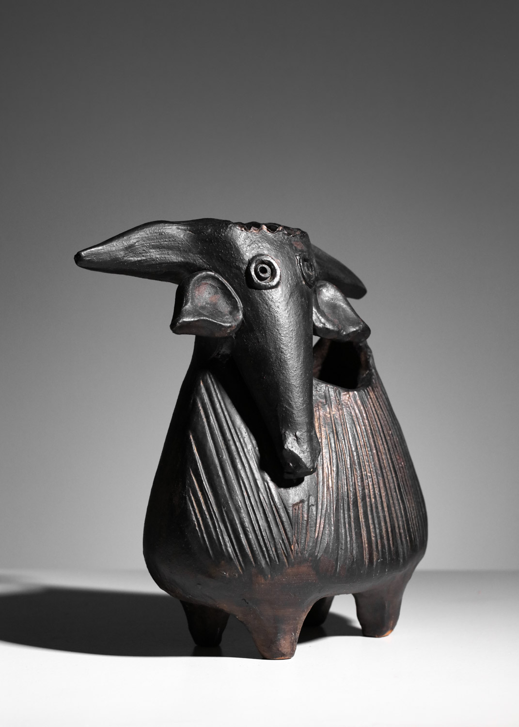 vase chêvre de dominique pouchain en céramique noire I691