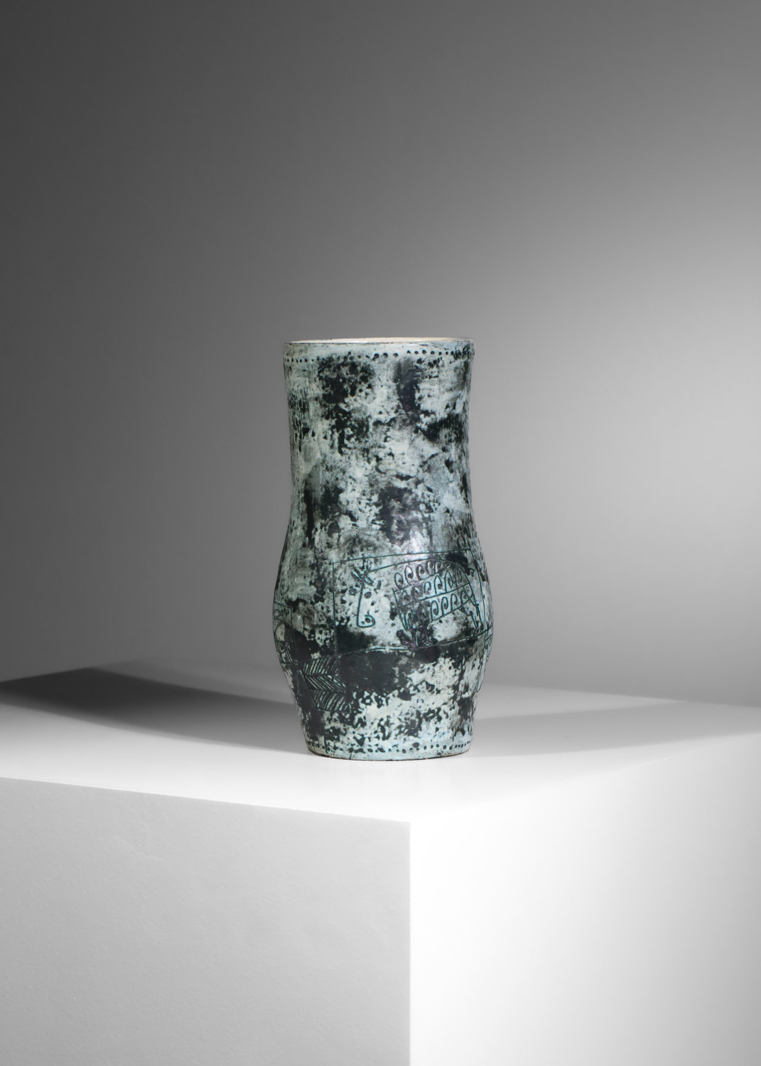 grand vase de Jacques Blin en céramique verte animaux - I534