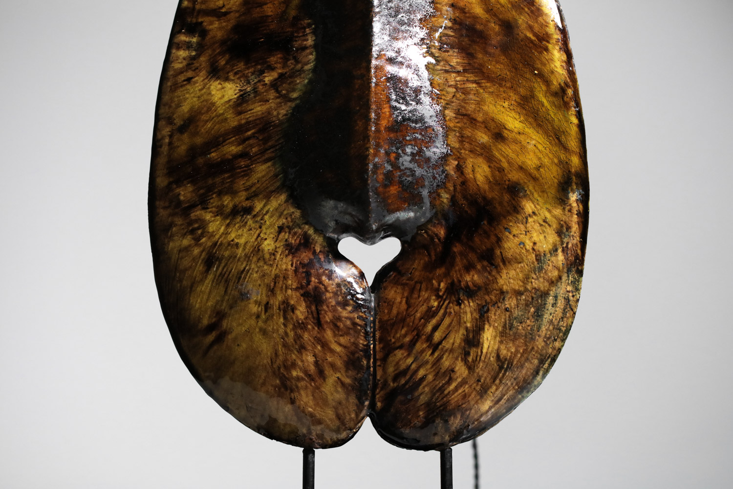grande lampe en céramique émaillée coléoptère zoomorphe non identifiée - J029