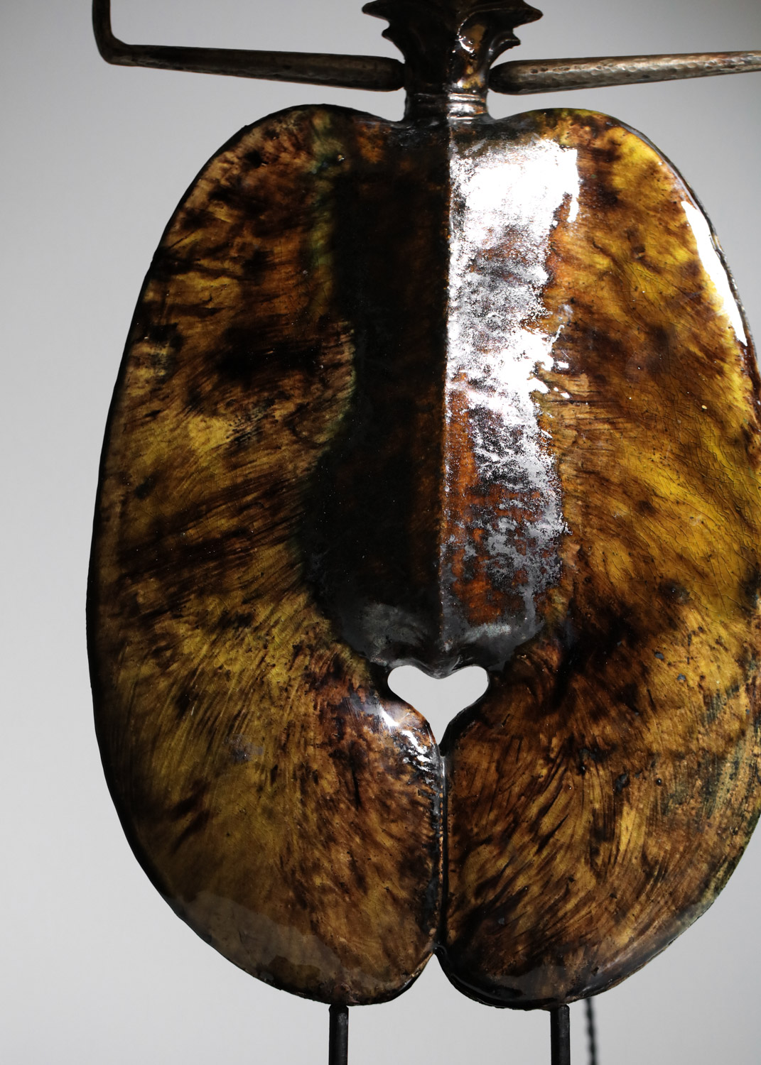 grande lampe en céramique émaillée coléoptère zoomorphe non identifiée - J029