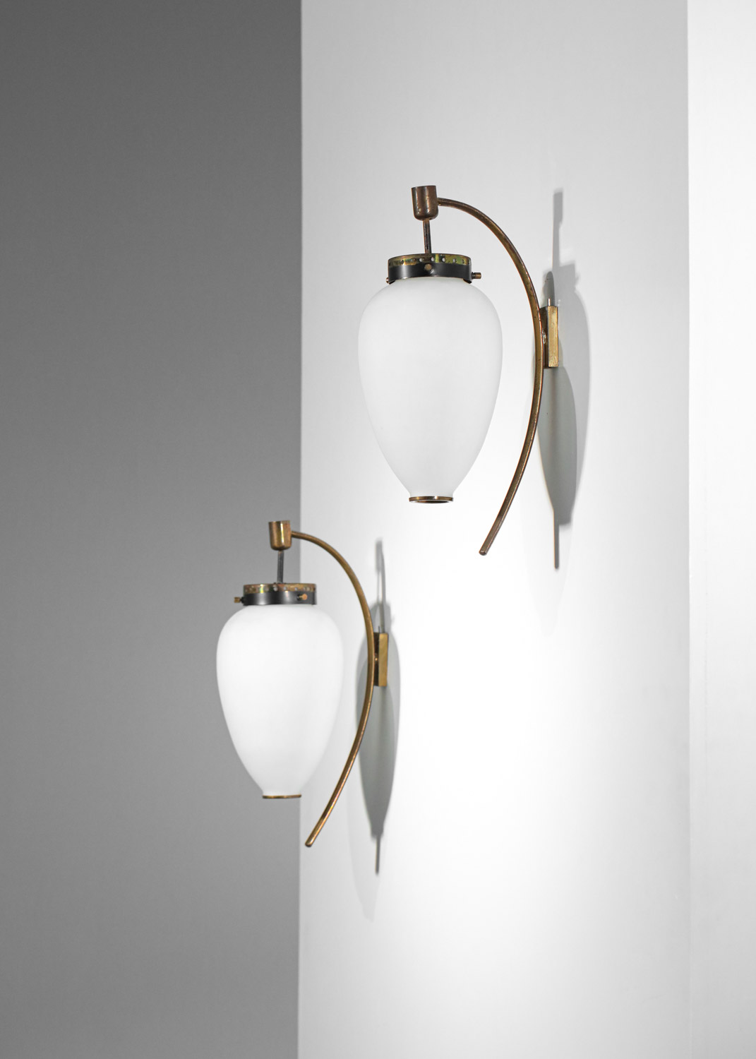 3 appliques italiennes attr à Stilnovo opaline olive suspendue - G678