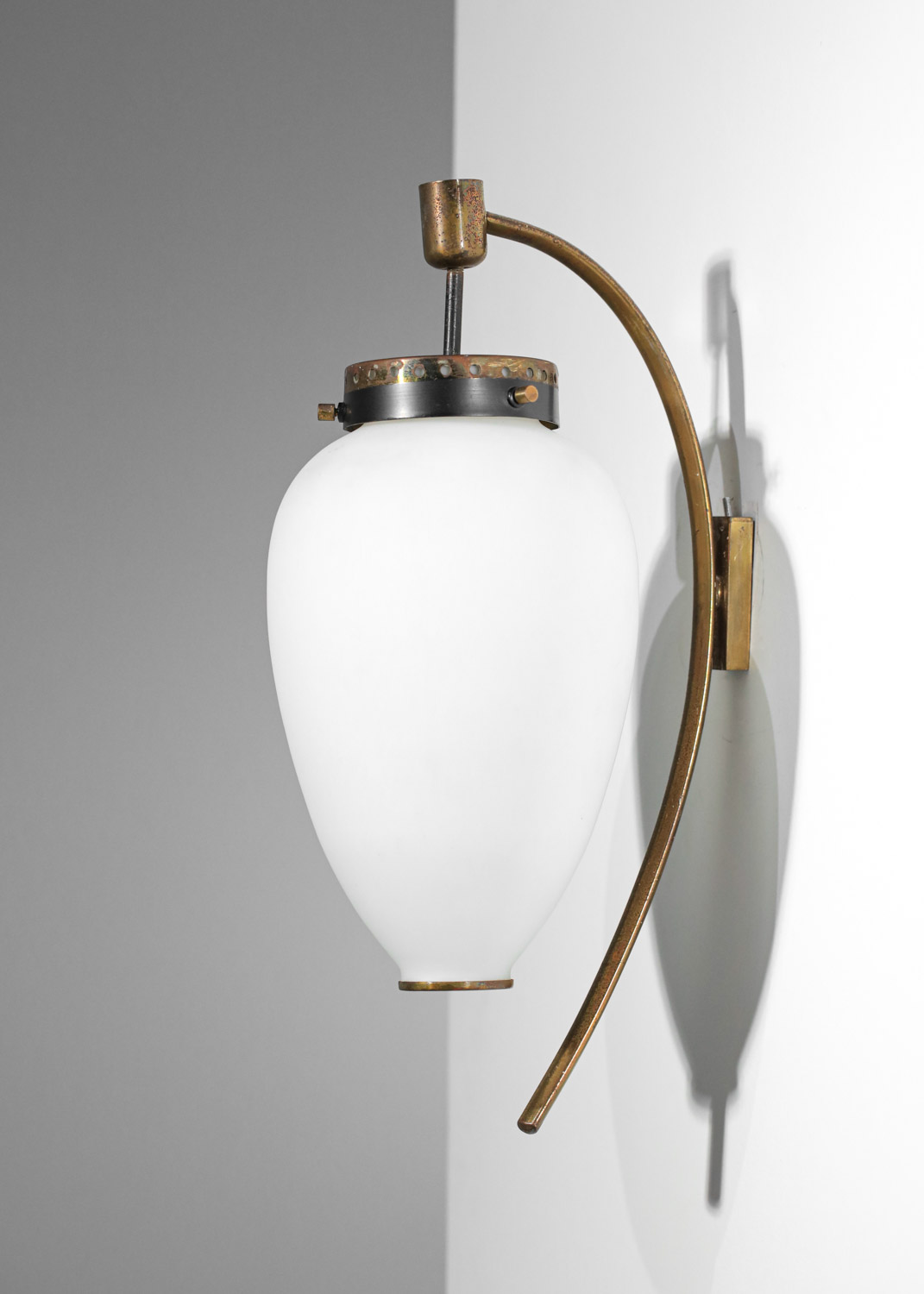 3 appliques italiennes attr à Stilnovo opaline olive suspendue - G678