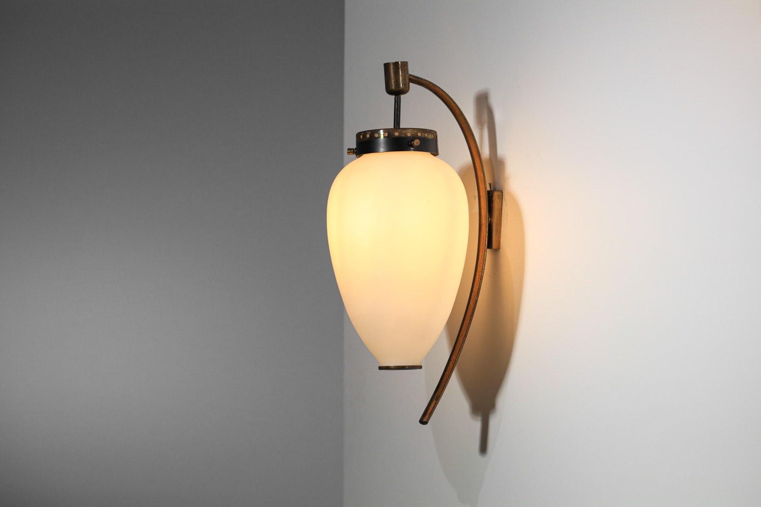 3 appliques italiennes attr à Stilnovo opaline olive suspendue - G678