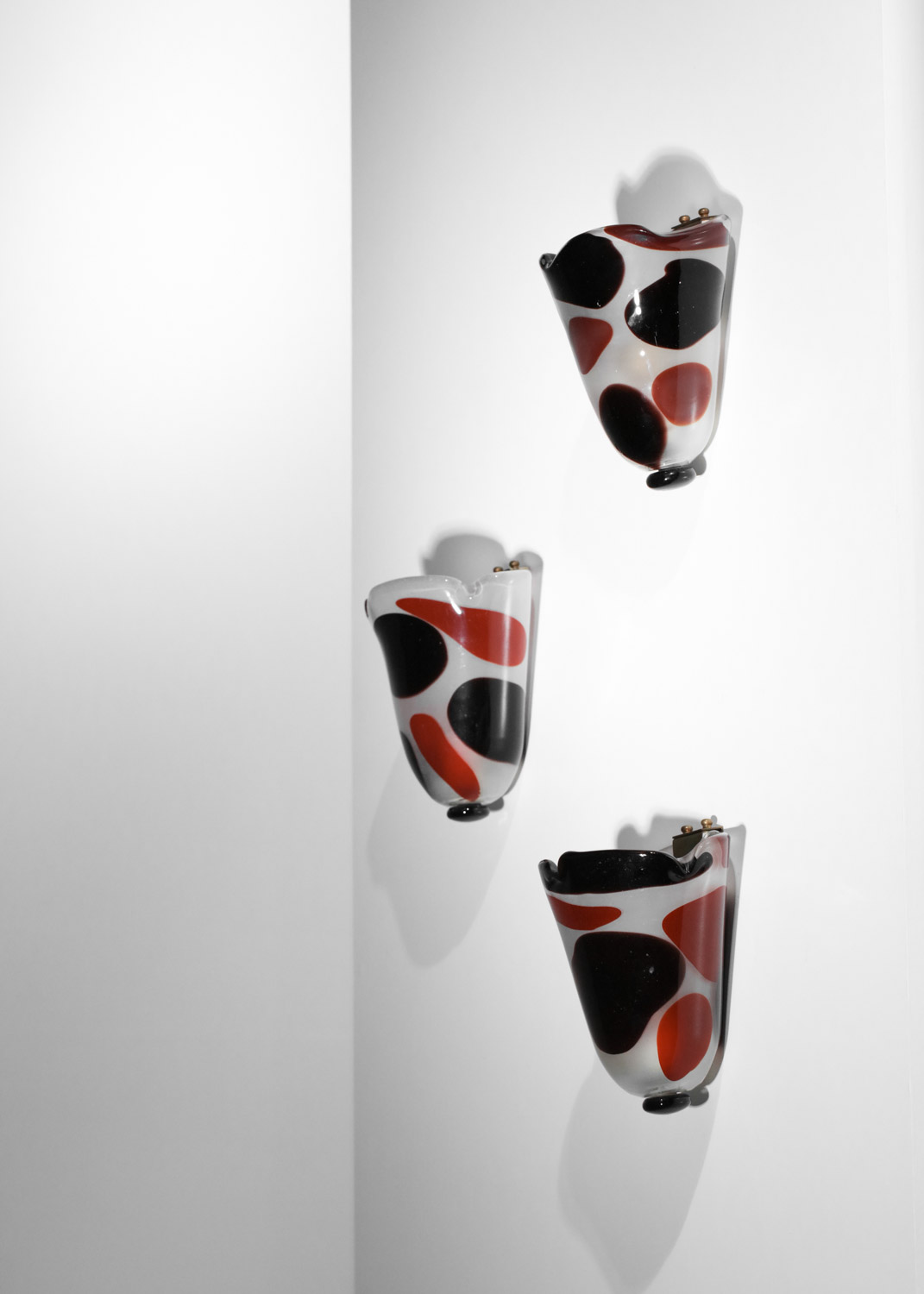 suite de 3 appliques en verre épais de Murano rouge des années 70 G713 - G714