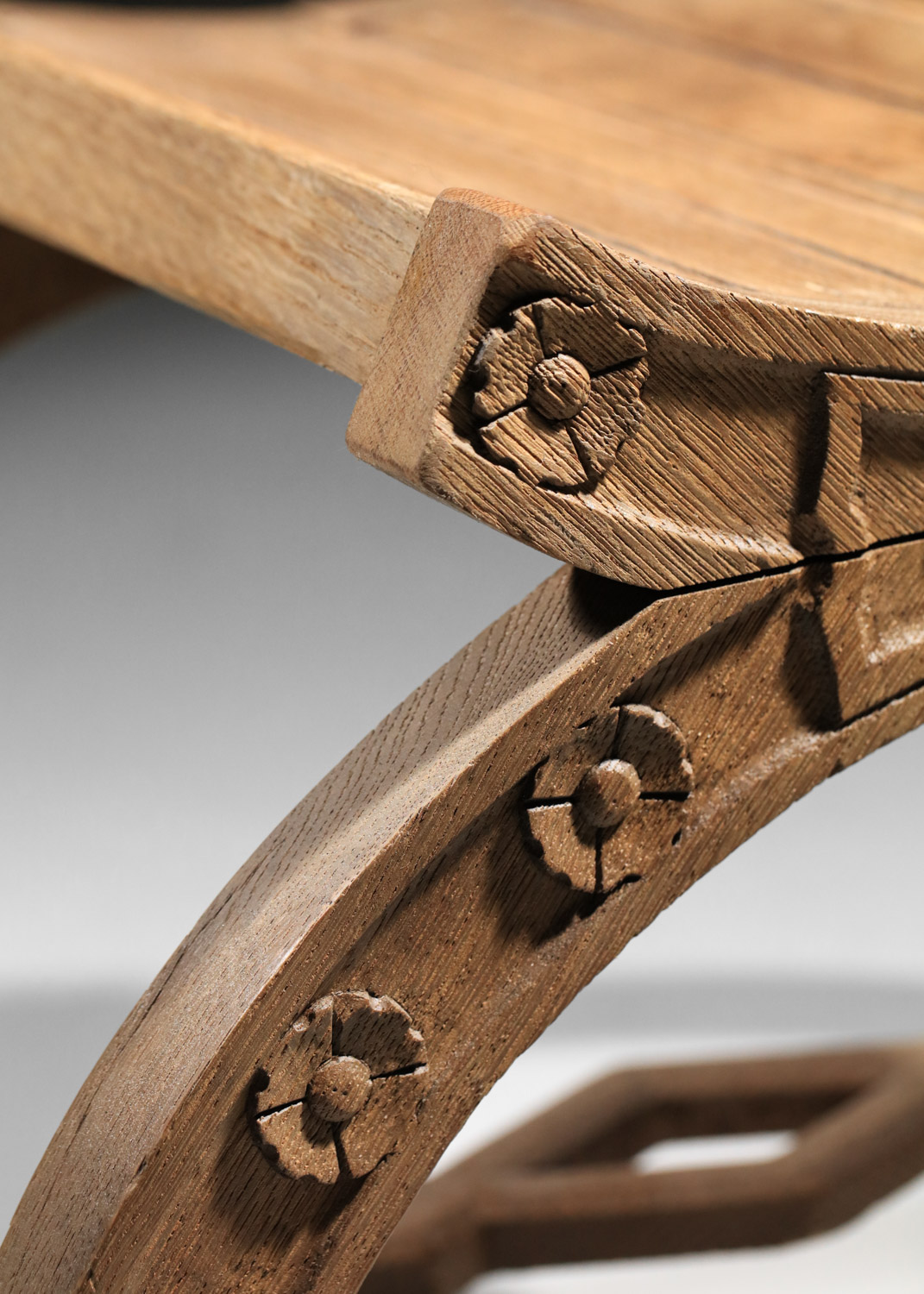tabouret en chêne massif sculpté années 40 detourné - F751