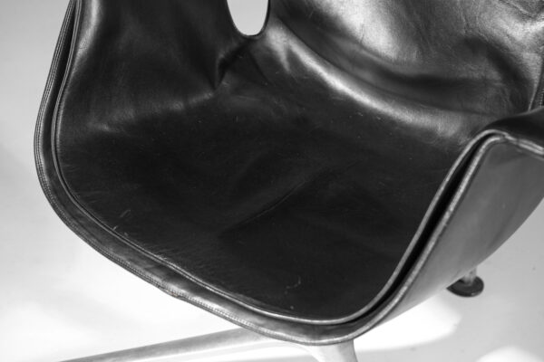 fauteuil de bureau Kastholm & Fabricius en cuir noir pour Kill International tripode haut - I116