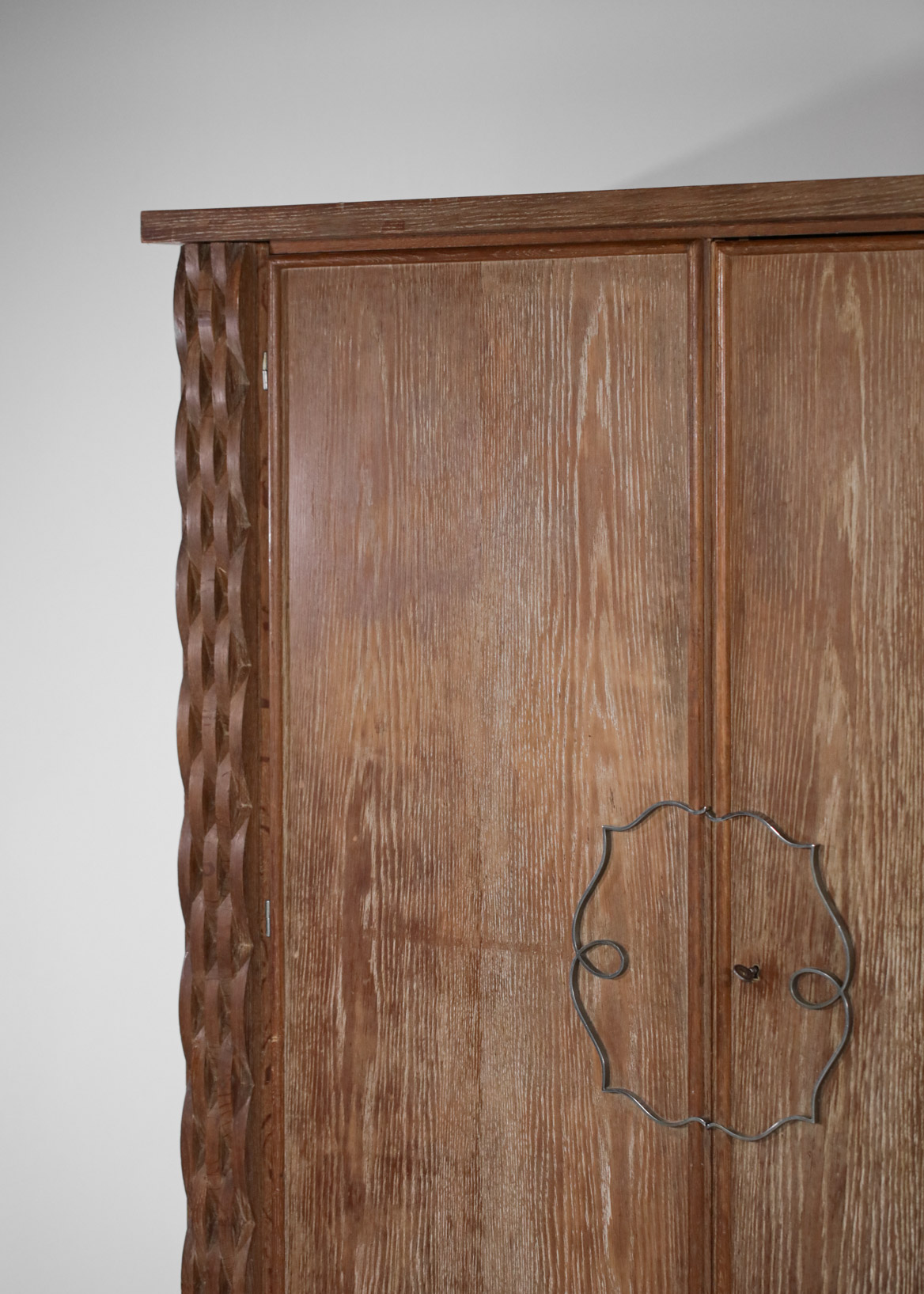 Armoire bois cérusé années 30 / 40 moderniste style Jean Michel Franck