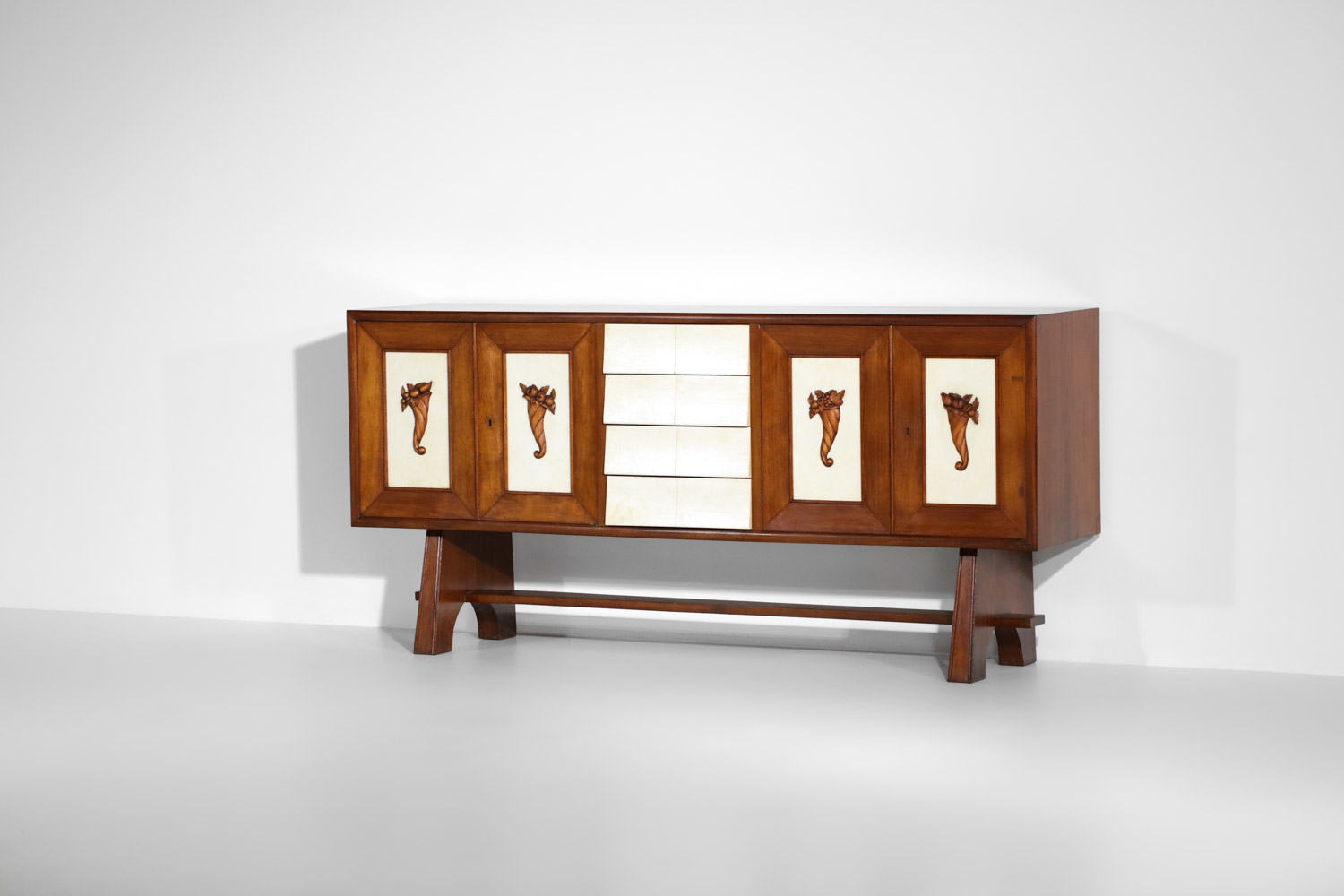 enfilade italienne années 60 style paolo buffa parchemin guglielmo ulrich