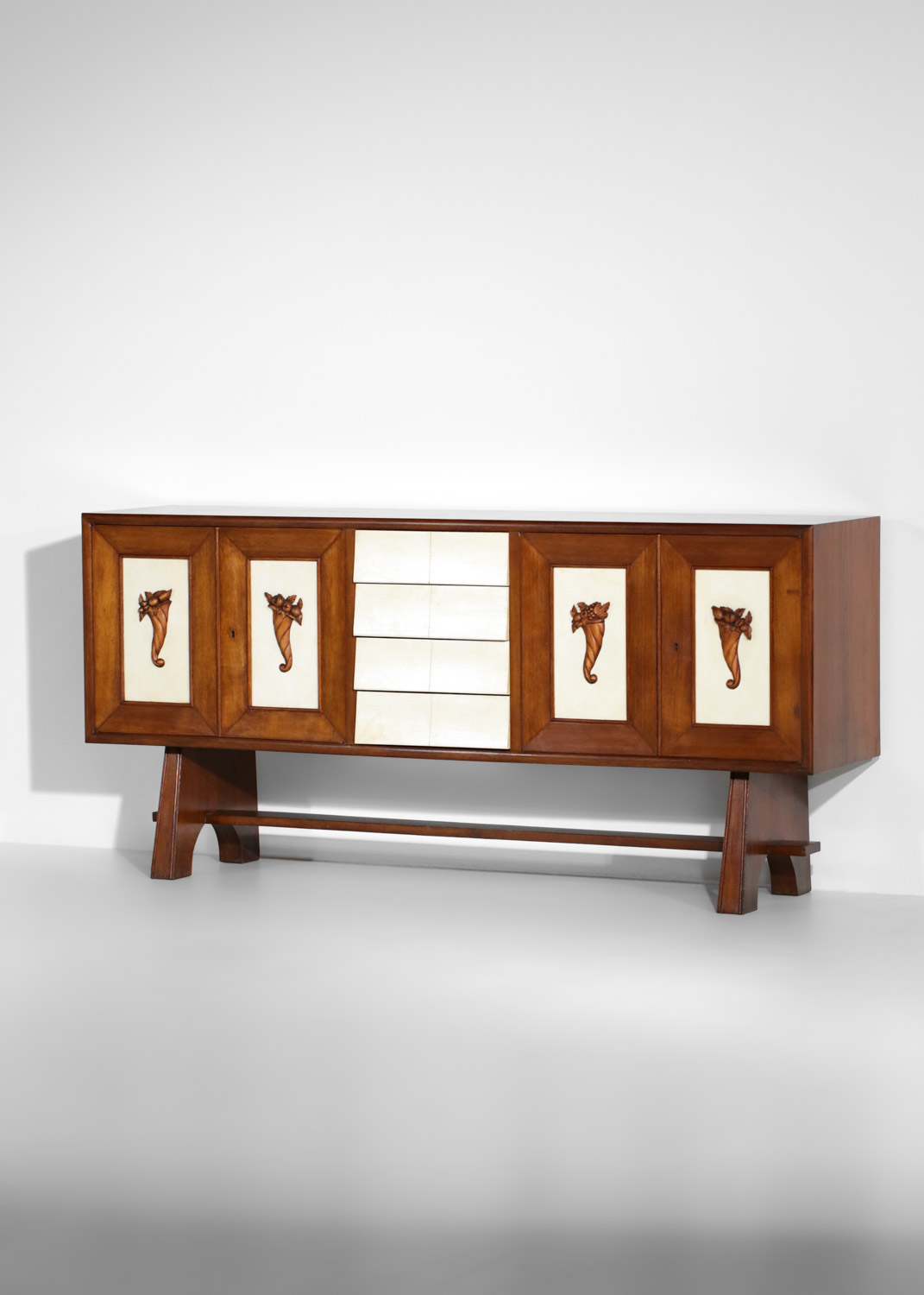 enfilade italienne années 60 style paolo buffa parchemin guglielmo ulrich