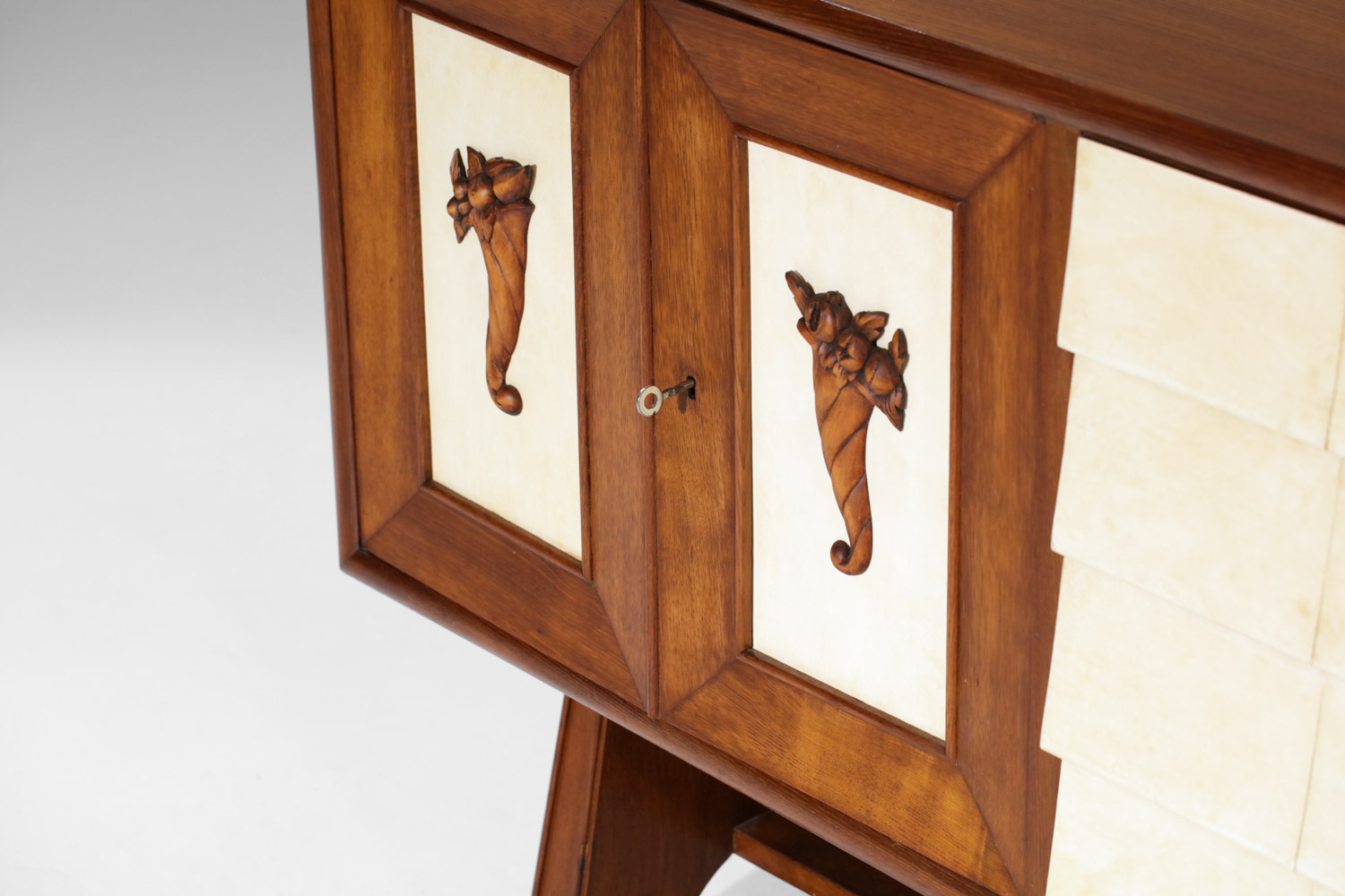 enfilade italienne années 60 style paolo buffa parchemin guglielmo ulrich